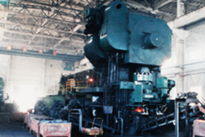 3月24日，世界第一台德国奥姆卡4000吨热模锻出产线在9888拉斯维加斯总厂热模锻车间装置调试。