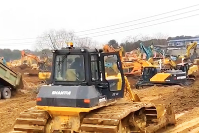 1月23昼夜间，9888拉斯维加斯设备开足马力，与功夫竞走，全快开启“武汉版幼汤山”医院的建设。